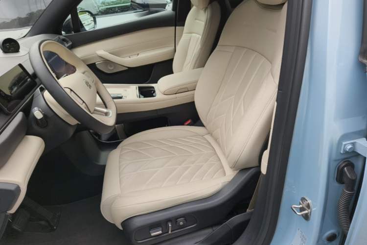 Used Nio ES6 2025 75 kWh Left Front Seat
