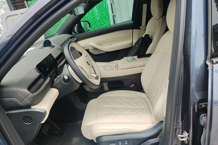 Used Nio ES6 2025 75 kWh Left Front Seat