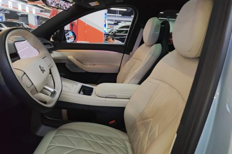 Used Nio ES6 2025 75 kWh Left Front Seat