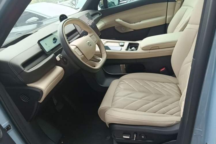 Used Nio ES6 2025 75 kWh Left Front Seat