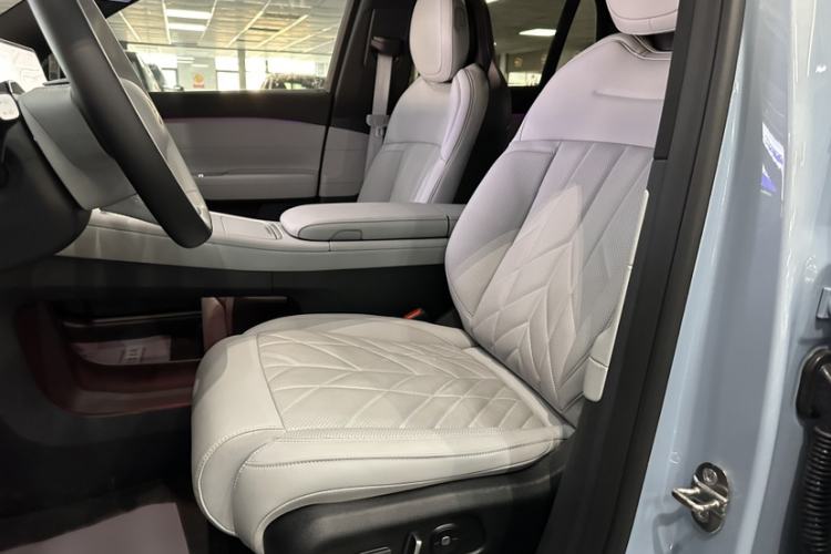 Used Nio ES6 2025 75 kWh Left Front Seat