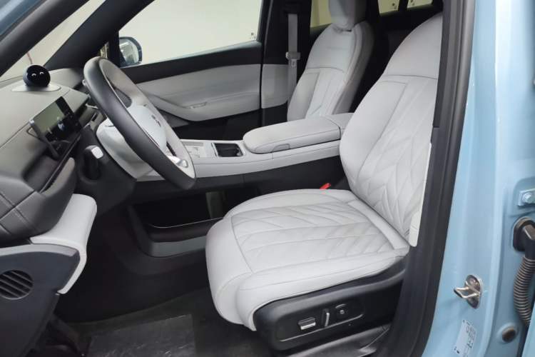 Used Nio ES6 2025 75 kWh Left Front Seat