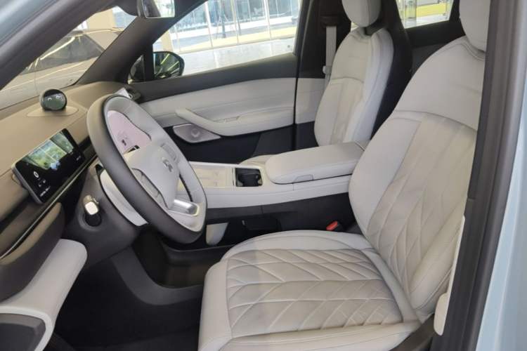 Used Nio ES6 2025 75 kWh Left Front Seat