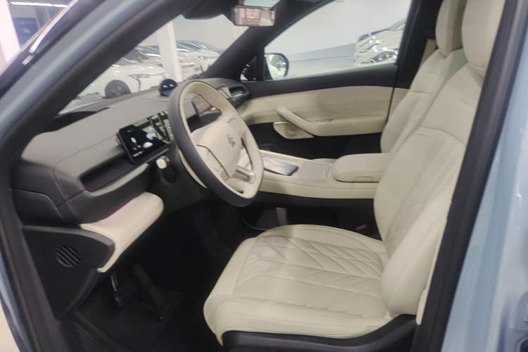 Used Nio ES6 2025 75 kWh Left Front Seat