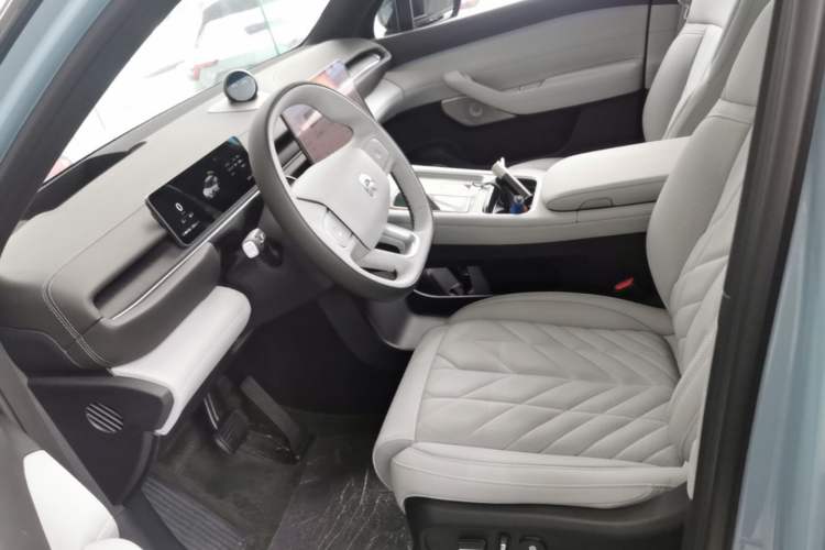 Used Nio ES6 2025 75 kWh Left Front Seat