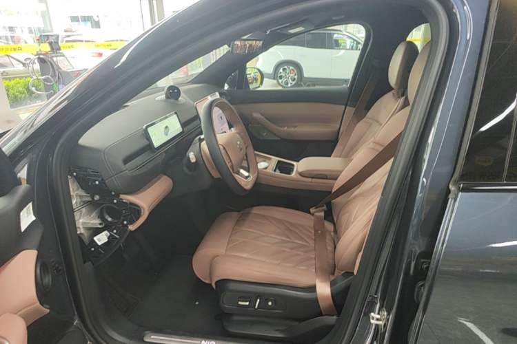 Used Nio ES6 2025 75 kWh Left Front Seat