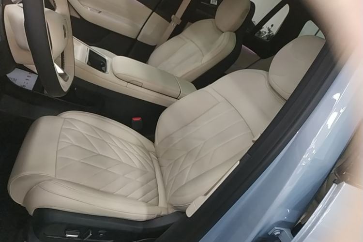 Used Nio ES6 2025 75 kWh Left Front Seat