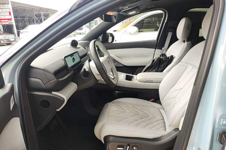 Used Nio ES6 2025 75 kWh Left Front Seat