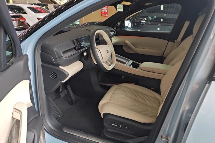 Used Nio ES6 2025 75 kWh Left Front Seat