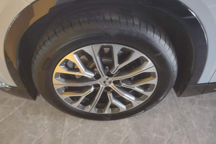 Used Nio ES6 2025 75 kWh Left Front Wheel Hub