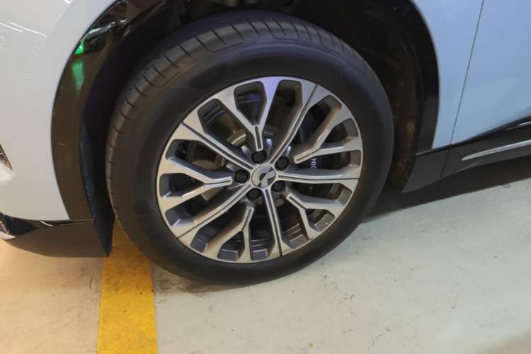 Used Nio ES6 2025 75 kWh Left Front Wheel Hub