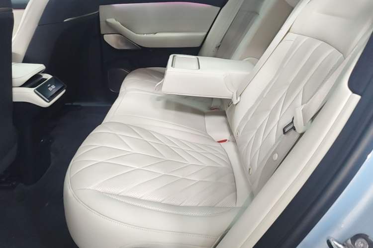 Used Nio ES6 2025 75 kWh Left Rear Seat