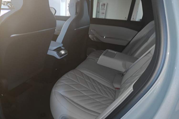 Used Nio ES6 2025 75 kWh Left Rear Seat