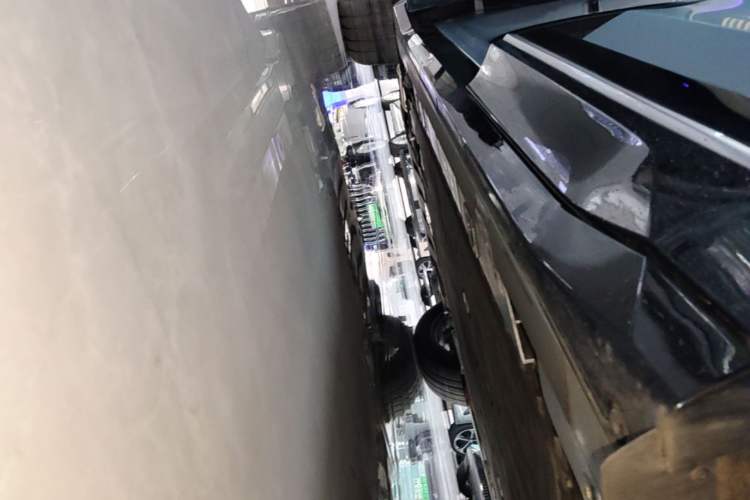 Used Nio ES6 2025 75 kWh Left Side Sill