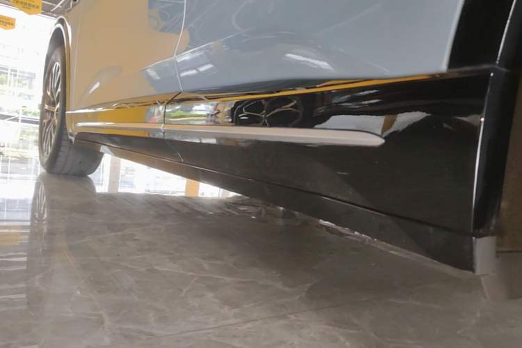 Used Nio ES6 2025 75 kWh Left Side Sill