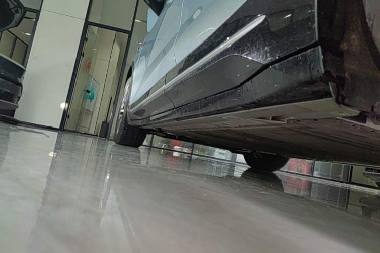 Used Nio ES6 2025 75 kWh Left Side Sill