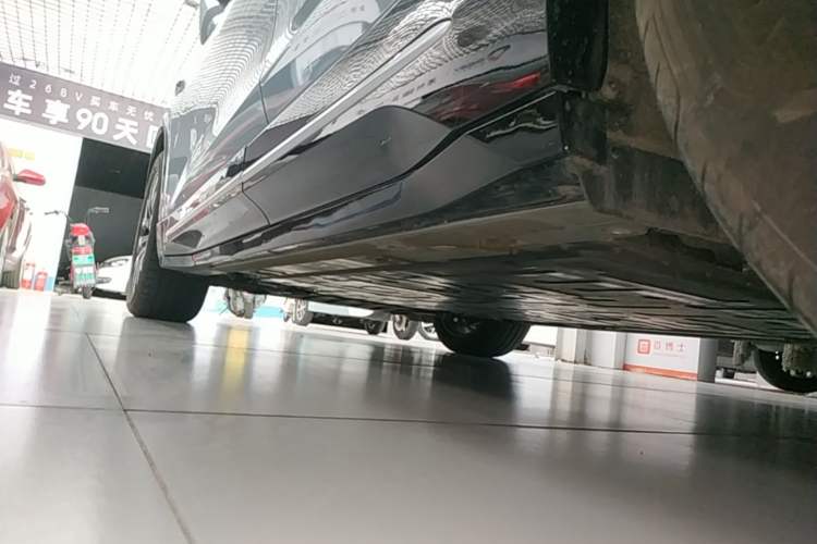 Used Nio ES6 2025 75 kWh Left Side Sill