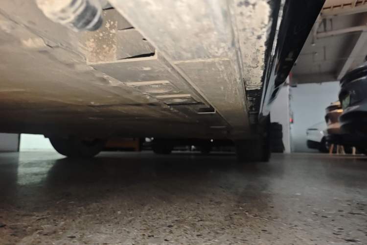 Used Nio ES6 2025 75 kWh Left Side Sill