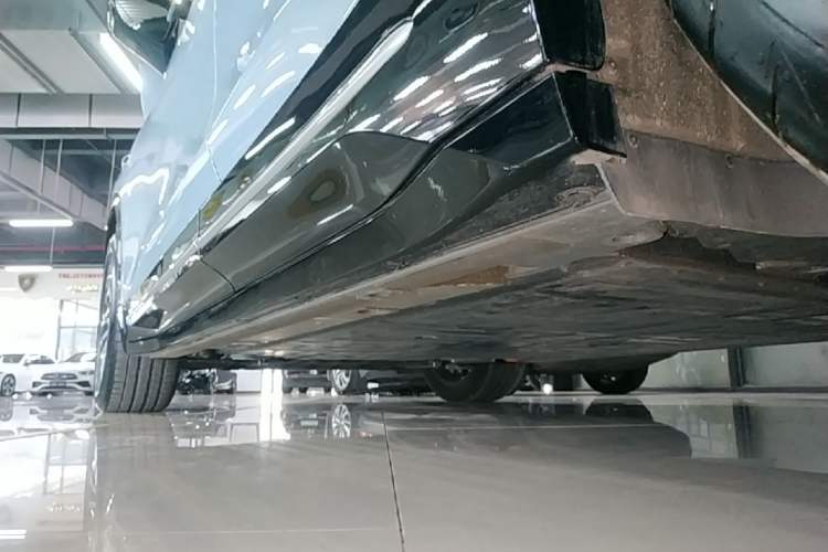 Used Nio ES6 2025 75 kWh Left Side Sill