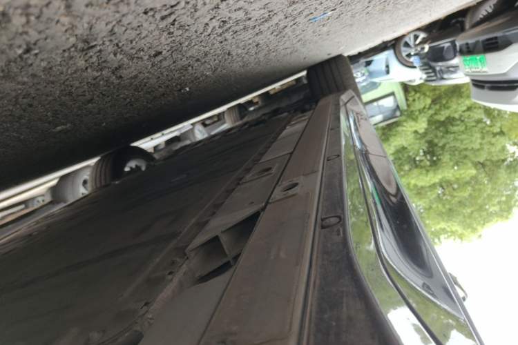 Used Nio ES6 2025 75 kWh Left Side Sill