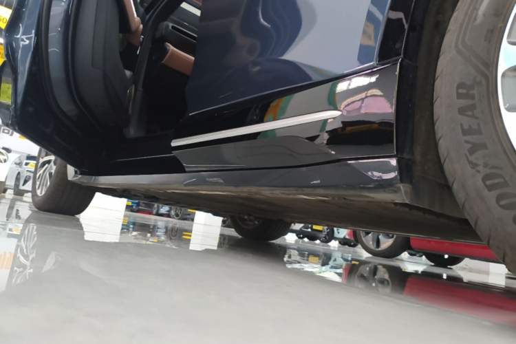 Used Nio ES6 2025 75 kWh Left Side Sill