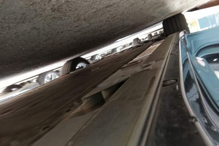 Used Nio ES6 2025 75 kWh Left Side Sill