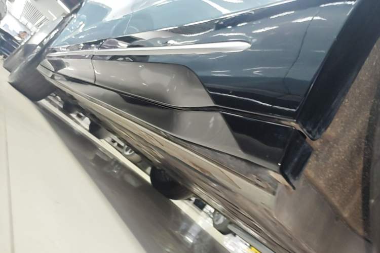 Used Nio ES6 2025 75 kWh Left Side Sill