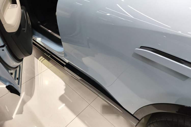 Used Nio ES6 2025 75 kWh Left Side Sill