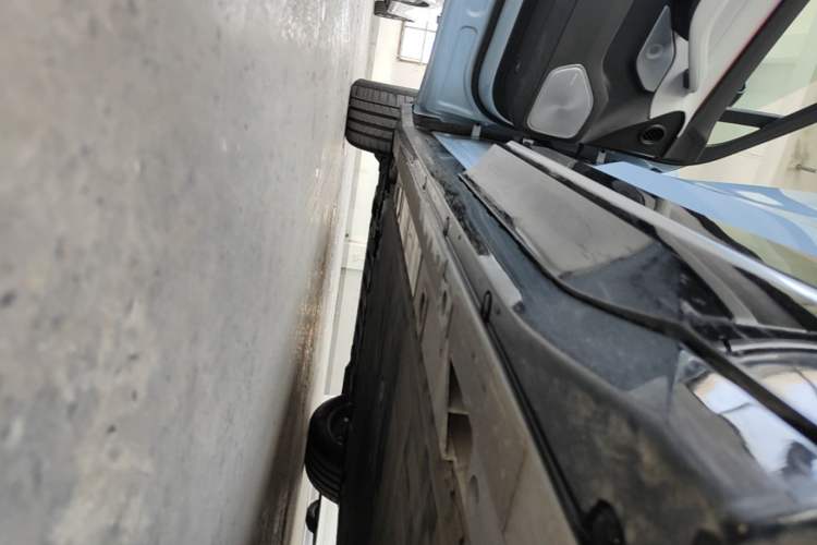 Used Nio ES6 2025 75 kWh Left Side Sill
