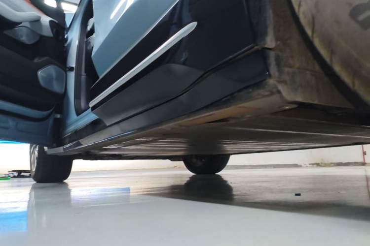 Used Nio ES6 2025 75 kWh Left Side Sill