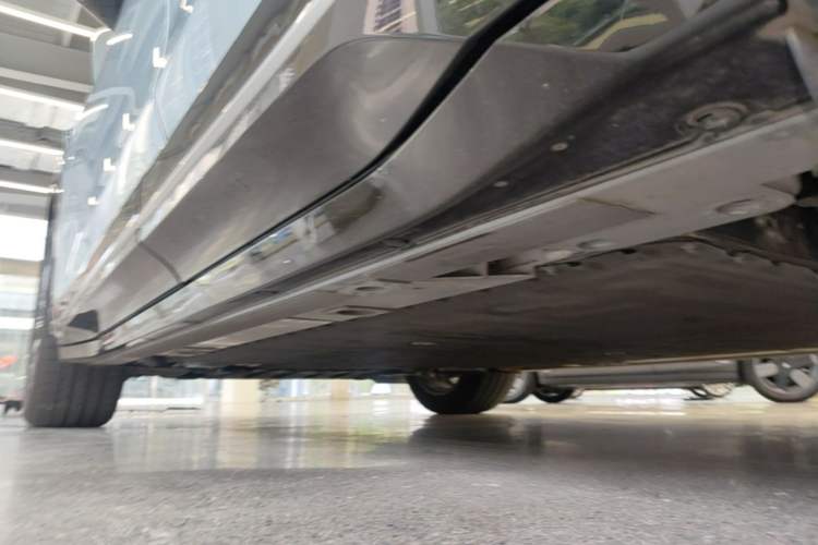 Used Nio ES6 2025 75 kWh Left Side Sill