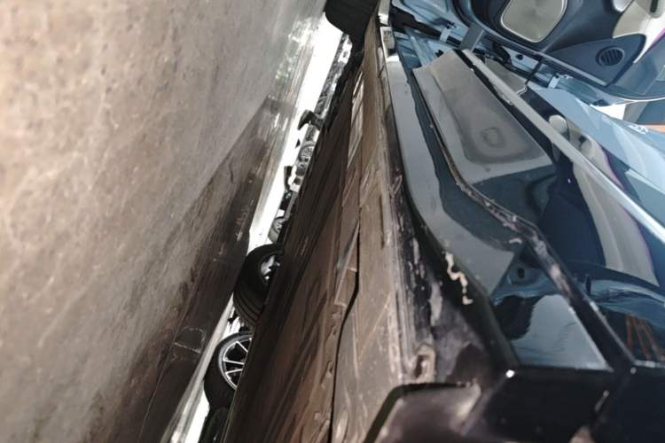 Used Nio ES6 2025 75 kWh Left Side Sill