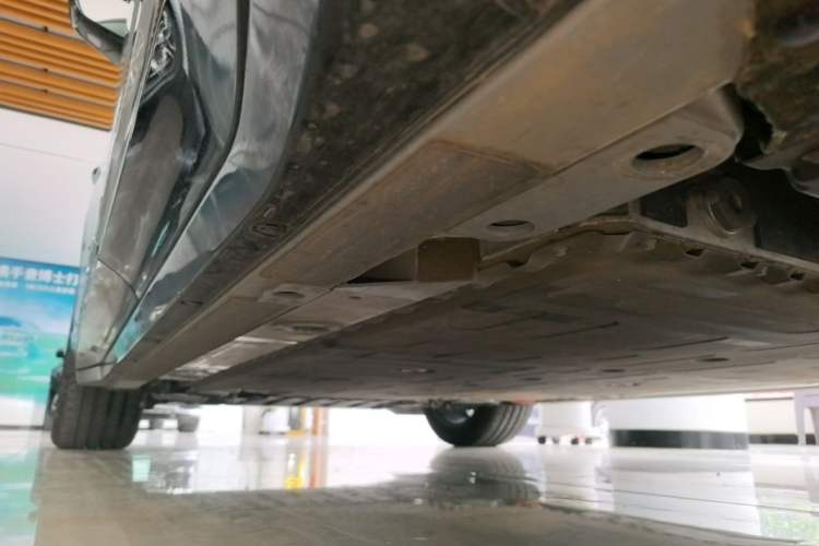 Used Nio ES6 2025 75 kWh Left Side Sill