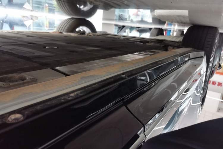Used Nio ES6 2025 75 kWh Left Side Sill