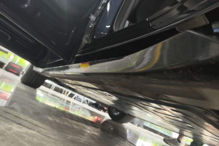 Used Nio ES6 2025 75 kWh Left Side Sill