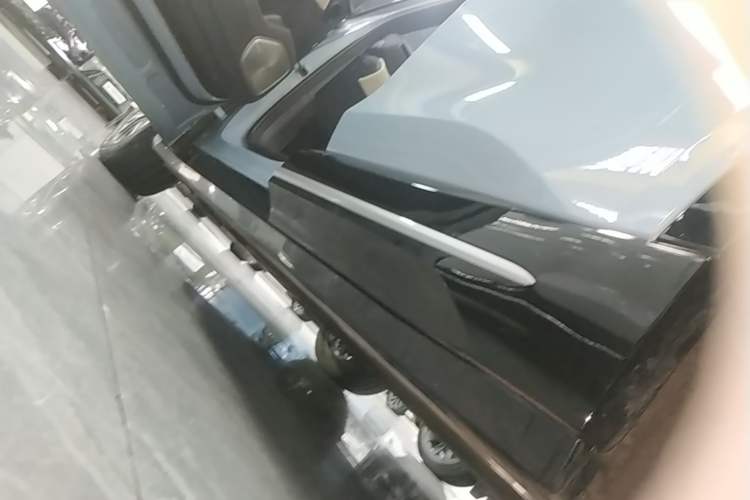 Used Nio ES6 2025 75 kWh Left Side Sill