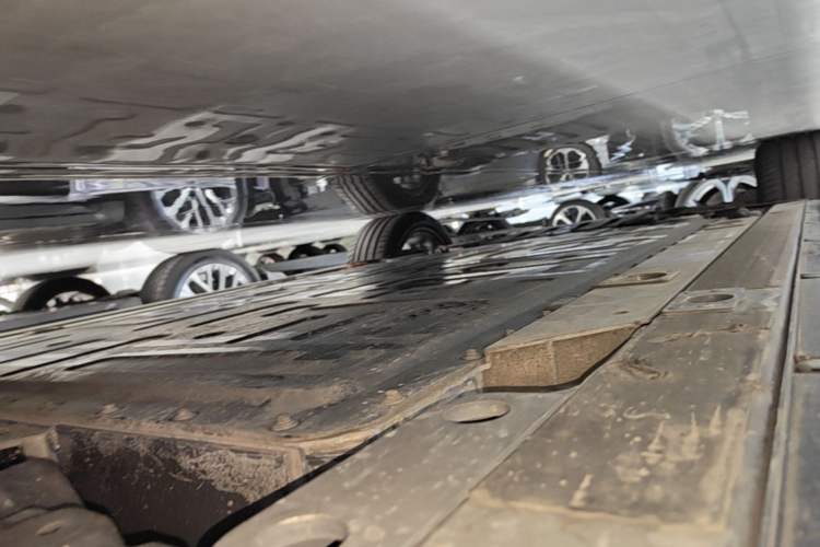 Used Nio ES6 2025 75 kWh Left Side Sill