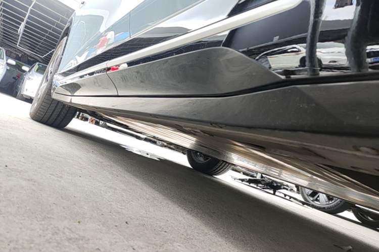 Used Nio ES6 2025 75 kWh Left Side Sill