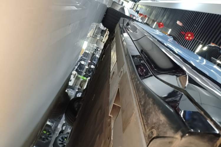 Used Nio ES6 2025 75 kWh Left Side Sill