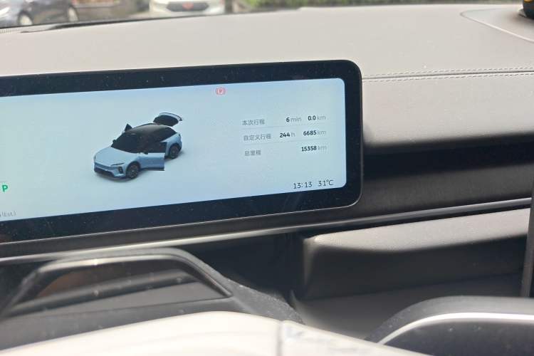 Used Nio ES6 2025 75 kWh Odometer Close Up