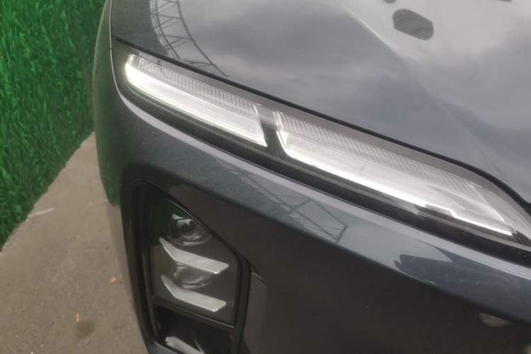 Used Nio ES6 2025 75 kWh Right Front Headlight
