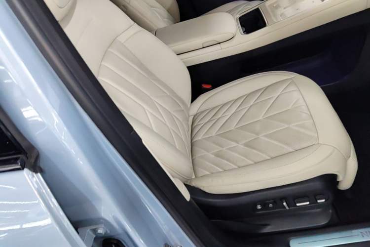 Used Nio ES6 2025 75 kWh Right Front Seat