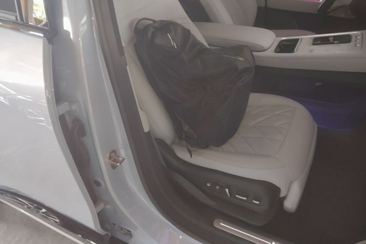 Used Nio ES6 2025 75 kWh Right Front Seat