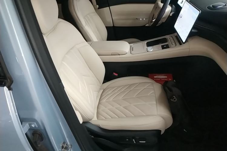 Used Nio ES6 2025 75 kWh Right Front Seat