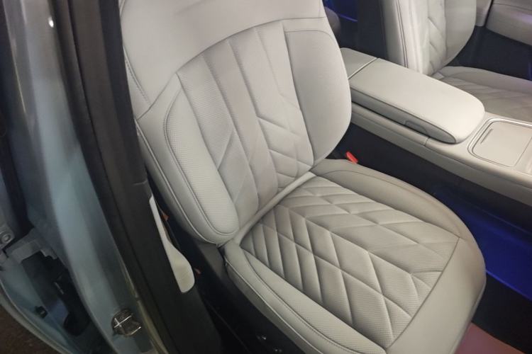 Used Nio ES6 2025 75 kWh Right Front Seat