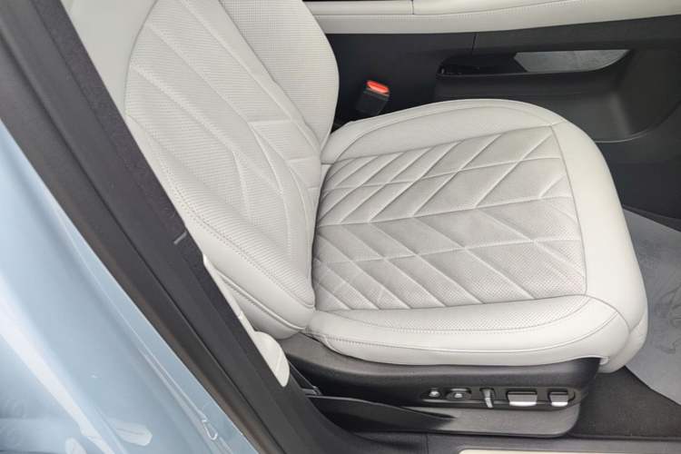 Used Nio ES6 2025 75 kWh Right Front Seat