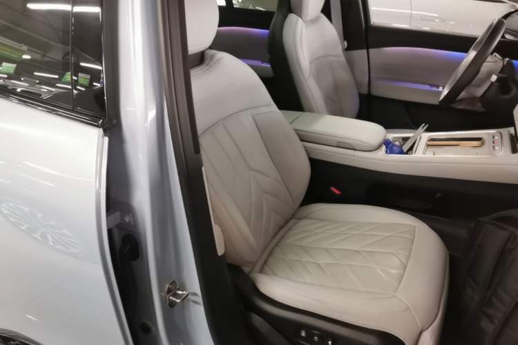 Used Nio ES6 2025 75 kWh Right Front Seat