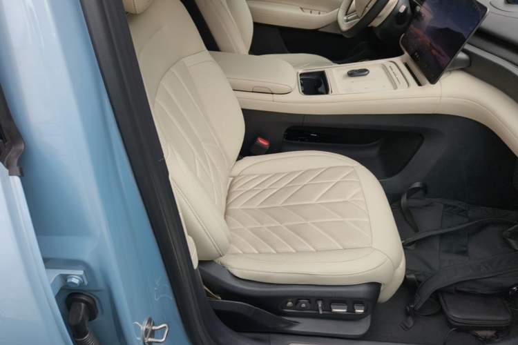 Used Nio ES6 2025 75 kWh Right Front Seat