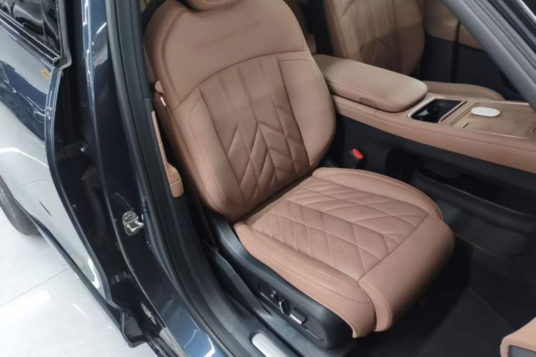 Used Nio ES6 2025 75 kWh Right Front Seat