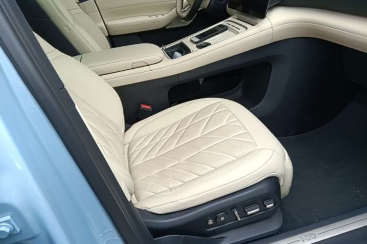 Used Nio ES6 2025 75 kWh Right Front Seat